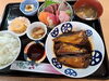 「秋田県名産ハタハタの煮付け＋刺身盛り合わせ定食のご紹介　2800円」