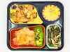 高齢者向け宅配弁当。昼食はチキンステーキ(オニオンソース)。「9/24(木)の昼食は「チキンステーキ(オニオンソース)」」