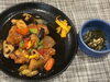 「本日のAランチは　とりからの野菜たっぷり黒酢あえ」
