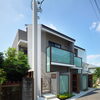 「外を住む」緑豊かな地に建つ、庭と空に開かれた集合住宅の設計