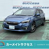 スバル インプレッサスポーツの鮮やかなブルーボディと機能的な車内空間をご紹介