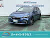 「スバル インプレッサスポーツの鮮やかなブルーボディと機能的な車内空間をご紹介」