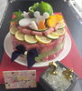 「黒毛和牛と牛タンで仕立てる特製肉ケーキで心に残るお誕生日のお祝いを」