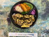 「本日の手作り弁当は、タレの旨み広がる「焼鳥丼」です！9時30分より販売いたします」