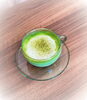 甘い抹茶ラテで気分転換♪「秋の午後は静かなカフェでおしゃべりを｜ゆったり席で過ごす心地よい時間」