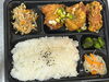 日替わり弁当・油淋鶏「今日のお昼はボリューム満点で元気に！油淋鶏とキムチもやしの本日の日替わり弁当」