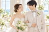 新郎新婦の談笑「ブライダルは笑顔で楽しんで」