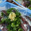 イワシの刺身✨️✨️
最初皮をめくってましたが皮を剥かずに食べれることがわかり皮付きで刺身にしてます😁