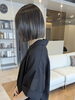 「色落ちを防いで深みのあるツヤを。黒グレー×グレージュで魅せる落ち着きボブカラー」