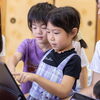 今月の小学生クラスは圓勝院1階で開催！発音にこだわる楽しい英語レッスンのご案内