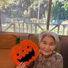 館内も秋の彩りに！利用者さんと一緒にハロウィンの飾り付けを準備中です🎃