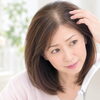 秋に抜け毛が増えたと感じたら。頭皮の変化に気づいたときの見直しと安心の頭皮チェック