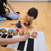 大きな鍵盤マットとベルで音遊び♪リトミックで育むピアノへの第一歩🎹✨