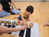 ドはどこかな～？どんな音かな？一つ一つ確認していきます。「大きな鍵盤マットとベルで音遊び♪リトミックで育むピアノへの第一歩🎹✨」