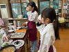 味見中「10月はトン汁とおにぎりでドキドキの味見体験に挑戦しました」