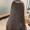赤みを抑えてつややかな質感に！透明感あふれる柔らかグレージュカラー
