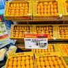 青果売場に秋の味覚が到着！山形・庄内産の旬の柿が並びました