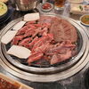 本場の韓国BBQは何からできている？テーブルで肉を焼き、包み野菜やパンチャンと楽しむ豊かな食体験