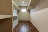 「衣替えの手間をゼロに！大容量でバッグや帽子もすっきり片付くウォークインクローゼットの工夫をご紹介します♪」