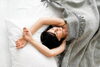 「「朝起きると手が上がってる？『バンザイ寝』は首・肩の危険信号！」」