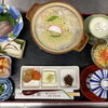 熱々の和陽館特製チャンポンにお刺身や多彩な小鉢が並ぶ家庭的でほっとする本日の日替わりランチ
