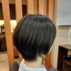 学生も大人っぽく決まる！清潔感とすっきり感のある丸みショート【諏訪市の美容室】