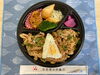 「本日の手作り弁当は旨辛タレがご飯によく絡む「ひだまり丼」！豚肉と玉ねぎの特製丼を9時30分より販売いたします」