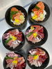 「魚屋直営の贅沢な味わい！魚政満足海鮮丼とセイコガニ丼をご用意しています」