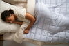 「睡眠と体温の関係とは？手足を温めるのは寝る前まで」