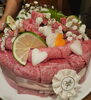 「お誕生日のお祝いが続く焼肉きらく！華やかな特製肉ケーキで心に残る特別な一日を」
