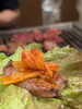 「お肉も野菜もたっぷり楽しむ！サンチュ×キムチの包み食べがおすすめです♪」
