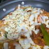 とろけるチーズのコクと旨辛だれにさつまいもの甘みが重なる치즈 닭갈비（チーズタッカルビ）