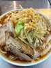 「お腹も心も大満足！特製漬けニンニクが食欲をそそる人気の一杯「あじ郎」」