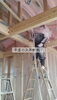 「三良坂町現場｜平屋の広大な天井一面にモコモコ断熱！職人の手仕事が光る吹付けウレタン施工」