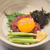 自家製甘だれとごま油が香る！お肉の旨味を味わう「桜ユッケ」のご紹介
