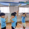 手と足を合わせてリズム運動♪ 友達と過ごす時間も大切に【幼児クラスHOP KID】
