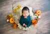 秋生まれの赤ちゃんのニューボーンフォト「10月出産の方へ！生まれた季節を感じるニューボーンフォト♡秋の飾りとともに残す特別な記念」