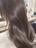 「髪のツヤと美しい発色を両立する髪質改善カラーの魅力と丁寧なヘアケア」
