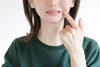 「ホワイトニング後に歯がしみると感じた際のご案内｜一時的な症状の経過と受診の目安」