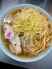 「急な冷え込みに温かい一杯を！山盛り白髪ネギがたまらない「ネギラーメン」」
