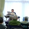 音楽に合わせて笑顔あふれるひととき！山川さんによるエレクトーン演奏会を開催しました