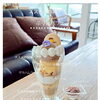 とろ〜りホワイトチョコソースをかけて♪「ススメの珈琲アイスのぷりんパフェ」☕️✨