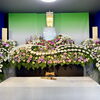 世界に一つだけ、唯一無二の花祭壇。すべての祭壇で色をオーダーできる川崎屋のこだわり