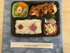 「本日の日替わり手作り弁当は甘酒仕込みでジューシーな「手作りチキンカツ」！彩り副菜とともに9時30分より販売いたします」