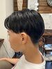 「すっきり整えた襟足と丸みが映えるショートヘアデザイン」
