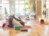 「寒暖差で身体が重だるい方へ｜ヨガやストレッチでこわばりをゆるめる時間」