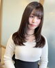 「顔まわりのレイヤーで自然な動きと軽やかさを！全席個室で相談するロングスタイル」