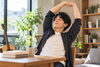 「読書や楽器演奏を楽しむ方へ。趣味の合間に取り入れたい肩甲骨を意識した肩回しと身体のケア」