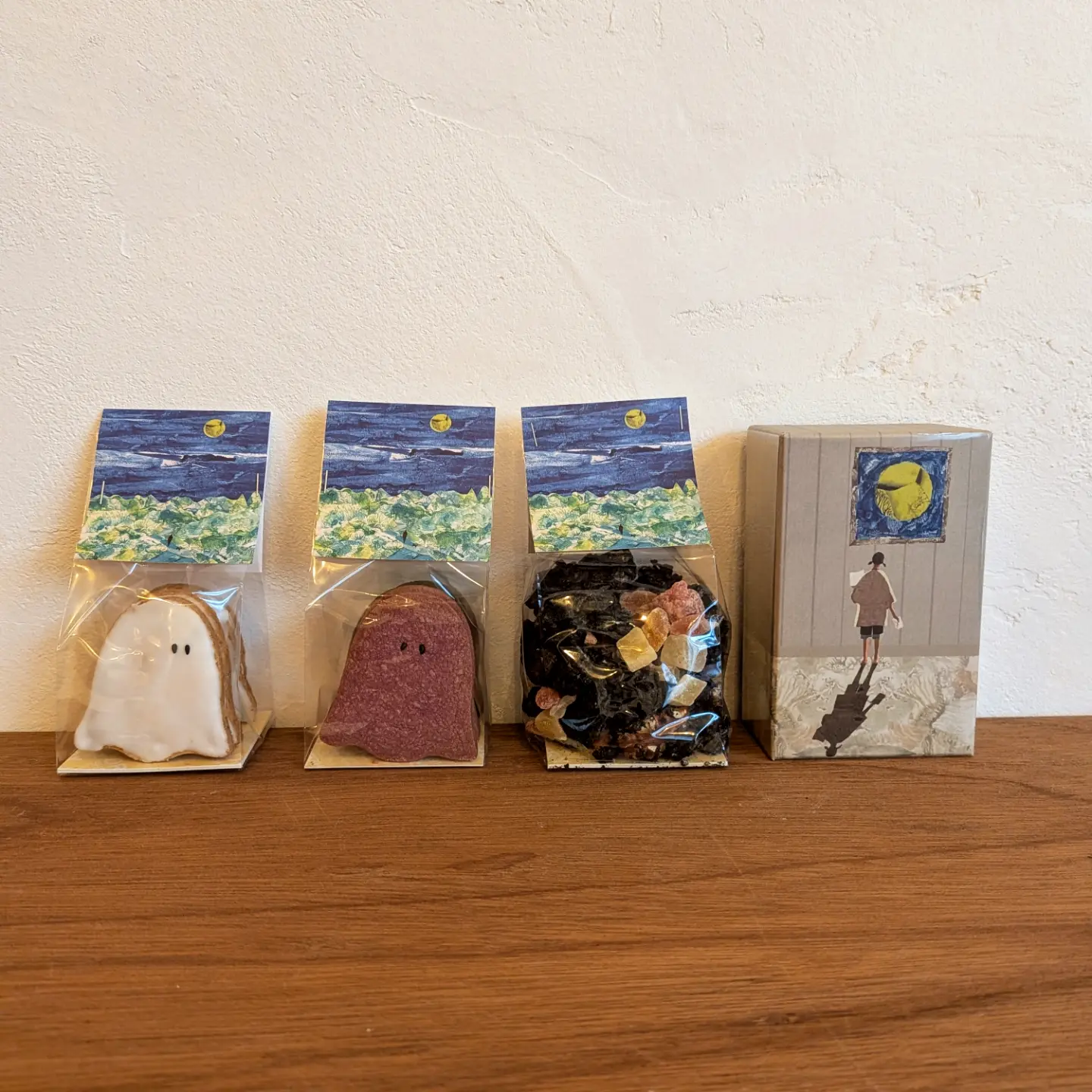 「コーヒーのお供に新しいお菓子のご紹介です！！」