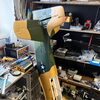 迷彩塗装の胴体と主翼を組み立て中、新しいラジコン飛行機の制作を進めています